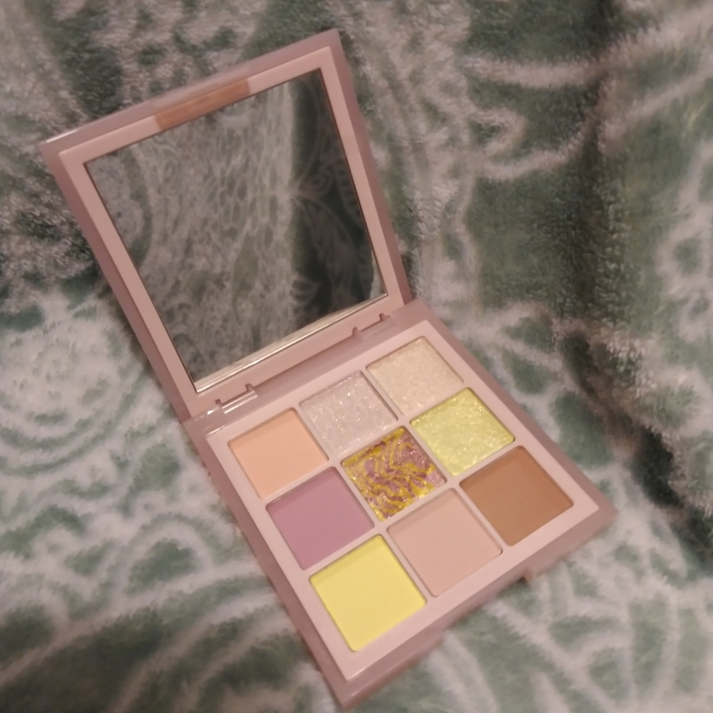 Huda Beauty Rose Pastel Palette